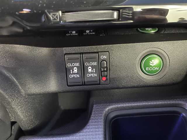 ホンダ ステップワゴン スパーダ ホンダセンシング 鹿児島県 2020(令2)年 3.4万km プレミアムスパークルブラックパール 純正10インチナビ/フルセグTV/ホンダセンシング/フリップダウンモニター/両側パワースライドドア/バックカメラ/ETC2.0/アダプティブクルーズコントロール/ドライブレコーダー/パドルシフト/LEDヘッドライト/わくわくゲート