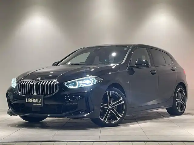 ＢＭＷ ＢＭＷ １１８ｄ Mスポーツ EDジョイ+ 愛知県 2021(令3)年 1.6万km サファイアブラックP ｉＤｒｉｖｅナビゲーションＰＫＧ　/ミラーリンク　/Ｂｌｕｅｔｏｏｔｈ　/バックカメラ　/パーキングアシスト　/ドライビングアシスト　/ＡＣＣ　/ＬＫＡ　/ＬＤＷ　/ＢＳＭ　/ＥＴＣ２．０　/Ｐシート　/Ｐバックドア/プッシュスタート/アイドリングストップ