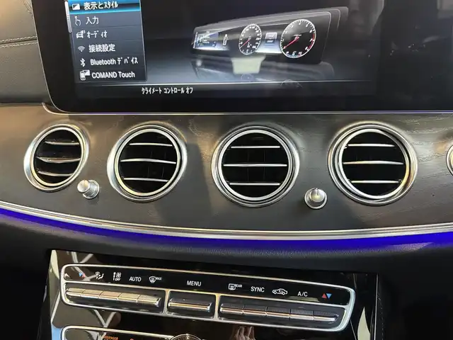 メルセデス・ベンツ Ｅ２００ アバンギャルド スポーツ 宮城県 2016(平28)年 3.9万km イリジウムシルバー 純正メモリナビ/AppleCarPlay/AndroidAuto/全周囲カメラ/Bluetooth対応/ACC/ESP/道路標識アシスト/アクティブレーンキープアシスト/アクティブブレーキアシスト/ブラインドスポットアシスト/メモリ機能付きパワーシート/本革シート(黒)/シートヒーター/LEDヘッドライト/パノラミックサンルーフ/ヘッドアップディスプレイ/電動格納ミラー/パフュームアトマイザー/アンビエントライト/パドルシフト/純正フロアマット/レーザー探知機/純正19インチAW