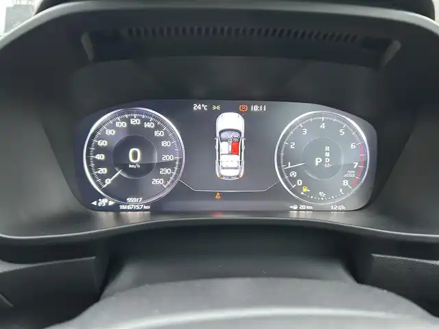 ボルボ ＸＣ４０ T4 AWD モメンタム 福岡県 2020(令2)年 5.6万km 白 純正ディスプレイオーディオ（ナビあり）/・Apple Car Play/・Android Auto/・Bluetooth/・フルセグテレビ（走行中視聴可）/・全方位カメラ/自動駐車システム/クルーズコントロール/harman kardonオーディオ/パワーシート（D+N席）/全席シートヒーター/コーナリングライト/オートライト・オートマチックハイビーム/スペアキー/type-Cポート