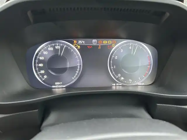 ボルボ ＸＣ４０ T4 AWD モメンタム 福岡県 2020(令2)年 5.6万km 白 純正ディスプレイオーディオ（ナビあり）/・Apple Car Play/・Android Auto/・Bluetooth/・フルセグテレビ（走行中視聴可）/・全方位カメラ/自動駐車システム/クルーズコントロール/harman kardonオーディオ/パワーシート（D+N席）/全席シートヒーター/コーナリングライト/オートライト・オートマチックハイビーム/スペアキー/type-Cポート