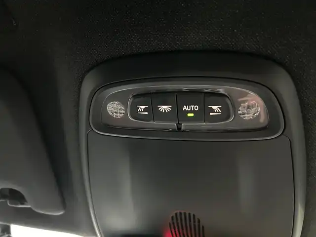 ボルボ ＸＣ４０ T4 AWD モメンタム 福岡県 2020(令2)年 5.6万km 白 純正ディスプレイオーディオ（ナビあり）/・Apple Car Play/・Android Auto/・Bluetooth/・フルセグテレビ（走行中視聴可）/・全方位カメラ/自動駐車システム/クルーズコントロール/harman kardonオーディオ/パワーシート（D+N席）/全席シートヒーター/コーナリングライト/オートライト・オートマチックハイビーム/スペアキー/type-Cポート