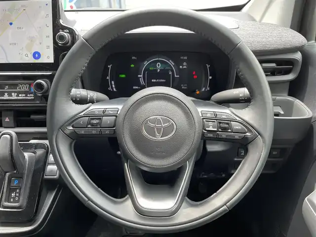 トヨタ シエンタ ハイブリッド Z 滋賀県 2024(令6)年 0.5万km ブラック 禁煙車/純正10.5型ディスプレイオーディオ/（Miracast/Bluetooth/フルセグTV）/パノラミックビューモニター/純正12.1型フリップダウンモニター/ビルトインETC/両側電動スライドドア/プリクラッシュセーフティー/レーンディパーチャーアラート/ブラインドスポットモニター/プロアクティブドライビングアシスト/クリアランスソナー/リアクロストラフィックアラート/パーキングサポートブレーキ/ロードサインアシスト/LEDヘッドライト/オートヘッドライト/オートマチックハイビーム/革巻きステアリング/レーダークルーズコントロール/ステアリングリモコン/USB充電/AC100V/オートリトラーミラー/純正フロアマット/リアロールサンシェイド