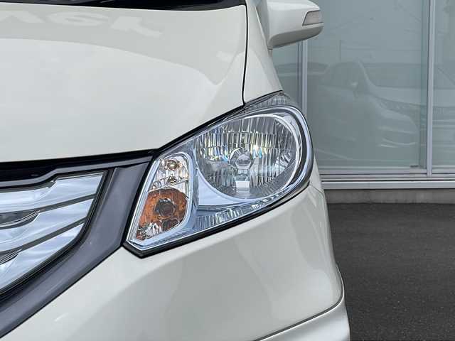 ホンダ フリード ハイブリット ジャストセレクション 神奈川県 2012(平24)年 1.8万km プレミアムホワイトパール 純正ナビ（フルセグ　CD/DVD）　/バックカメラ　/追従クルーズコントロール　/両側パワースライドドア/後席モニター　/純正フルエアロ /ETC　/Wエアバック　/横滑り防止装置　/ハーフレザーシート　/スマートキー/ABS/3列シート/キセノンヘッドライト