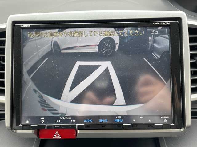 ホンダ フリード ハイブリット ジャストセレクション 神奈川県 2012(平24)年 1.8万km プレミアムホワイトパール 純正ナビ（フルセグ　CD/DVD）　/バックカメラ　/追従クルーズコントロール　/両側パワースライドドア/後席モニター　/純正フルエアロ /ETC　/Wエアバック　/横滑り防止装置　/ハーフレザーシート　/スマートキー/ABS/3列シート/キセノンヘッドライト