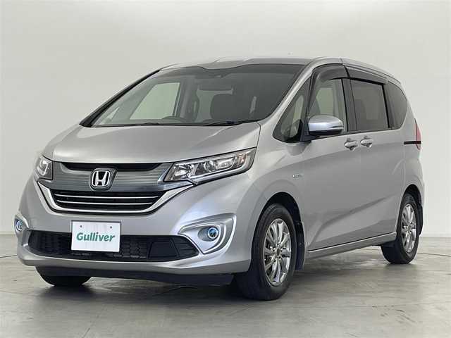 ホンダ フリード ハイブリット EX 群馬県 2017(平29)年 4.6万km ルナシルバーM 純正ナビ(VXM-204VFi)/・AM/FM/USB/SD/CD/DVD/Bluetooth/フルセグTV/・バックカメラ/・ハンズフリーテレホンスイッチ/音声認識スイッチ/・USBジャック/・ETC車載器(ナビゲーション連動)/純正ドライブレコーダー/ホンダセンシング/・衝突軽減ブレーキ（CMBS）/・誤発進/誤後進抑制機能/・路外逸脱抑制機能/・渋滞追従機能付アダプティブクルーズコントロール（ACC）/・車線維持支援システム（LKAS）/・先行車発進お知らせ機能/・標識認識機能/ハーフレザーシート/・前席シートヒーター/両側パワースライドドア/LEDライト/アイドリングストップ/プッシュスタート/スマートキー