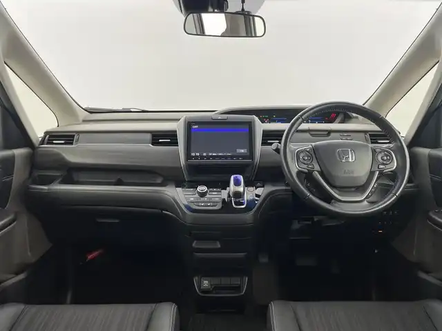 ホンダ フリード ハイブリット EX 群馬県 2017(平29)年 4.6万km ルナシルバーM 純正ナビ(VXM-204VFi)/・AM/FM/USB/SD/CD/DVD/Bluetooth/フルセグTV/・バックカメラ/・ハンズフリーテレホンスイッチ/音声認識スイッチ/・USBジャック/・ETC車載器(ナビゲーション連動)/純正ドライブレコーダー/ホンダセンシング/・衝突軽減ブレーキ（CMBS）/・誤発進/誤後進抑制機能/・路外逸脱抑制機能/・渋滞追従機能付アダプティブクルーズコントロール（ACC）/・車線維持支援システム（LKAS）/・先行車発進お知らせ機能/・標識認識機能/ハーフレザーシート/・前席シートヒーター/両側パワースライドドア/LEDライト/アイドリングストップ/プッシュスタート/スマートキー