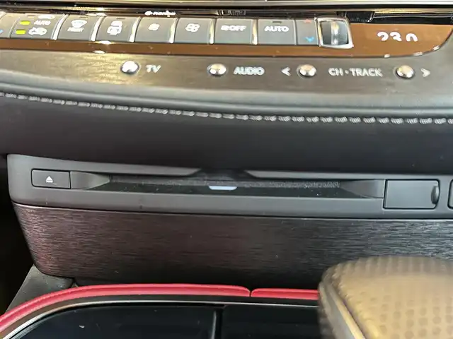 レクサス ＬＳ 500 Fスポーツ 宮城県 2018(平30)年 4.2万km ホワイトノーヴァガラスフレーク モデリスタエアロ/LexusSafetySystem+/ヘッドアップディスプレイ/純正ナビゲーションシステム/フルセグTV/全方位カメラ/レッドハーフレザーシート/エアシート/シートヒーター/メモリ機能付きパワーシート/三眼LEDヘッドライト/オートマチックハイビーム/純正20インチAW/スマートキー/パワートランクリッド/デジタルインナーミラー /ドライブレコーダー/ETC2.0車載器/ディーラー点検記録簿