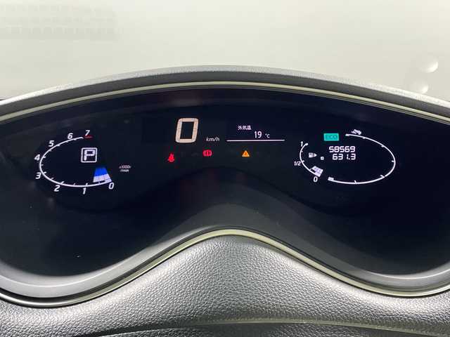 日産 セレナ HWS S HV Vセレ +SeftyⅡ 神奈川県 2016(平28)年 5.9万km ダイヤモンドブラック 純正8インチSDナビ【MM515D-L】/(CD/DVD/Bluetooth/フルセグTV)/アラウンドビューモニター/両側パワースライドドア/ETC/社外前方ドライブレコーダー/前後クリアランスソナー/アイドリングストップ/LEDヘッドライト/LDW(車線逸脱警報システム)/踏み間違い防止/ふらつき警報/エマージェンシーブレーキ/インテリジェントキー/スペアキー×1本