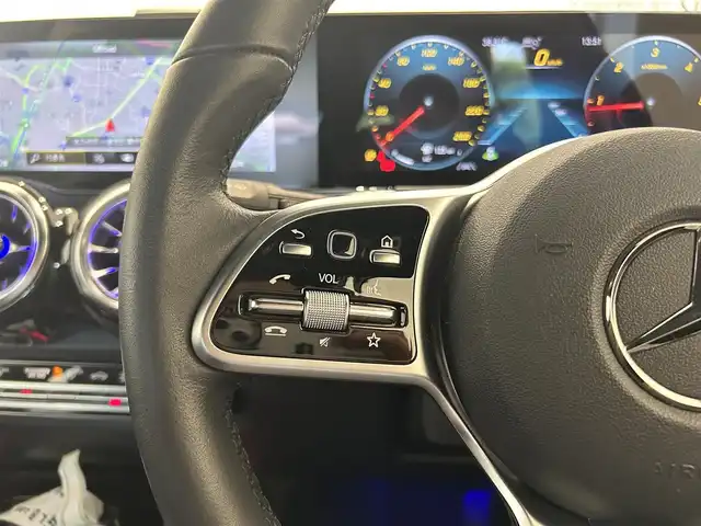 メルセデス・ベンツ Ｍ・ベンツ ＧＬＢ２００ｄ 福岡県 2022(令4)年 1.4万km ポーラホワイト レーダーセーフティ　/純正ナビ　/フルセグ　/３６０°カメラ　/ＬＥＤライト　/ＡＣＣ　/ＢＳＭ　/レーンキープ　/ハーフレザー　/シートヒーター　/パドルシフト　/パワーバックドア　/アンビエントライト　/純正１８インチＡＷ