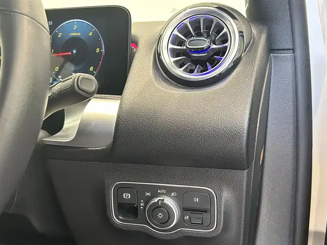 メルセデス・ベンツ Ｍ・ベンツ ＧＬＢ２００ｄ 福岡県 2022(令4)年 1.4万km ポーラホワイト レーダーセーフティ　/純正ナビ　/フルセグ　/３６０°カメラ　/ＬＥＤライト　/ＡＣＣ　/ＢＳＭ　/レーンキープ　/ハーフレザー　/シートヒーター　/パドルシフト　/パワーバックドア　/アンビエントライト　/純正１８インチＡＷ