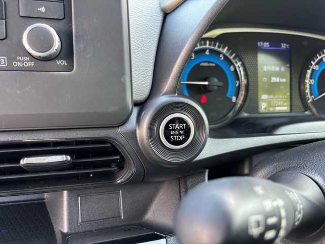 日産 デイズ X 福岡県 2020(令2)年 1.8万km ダークグレーM オーディション（AM/FM/CD/AUX）/アイドリングストップ/コーナーセンサー/アラウンドビューバックモニター/オートライト/純正アルミホイール/プッシュスタート/スペアキー×１/電格ミラー/保証書/取扱説明書