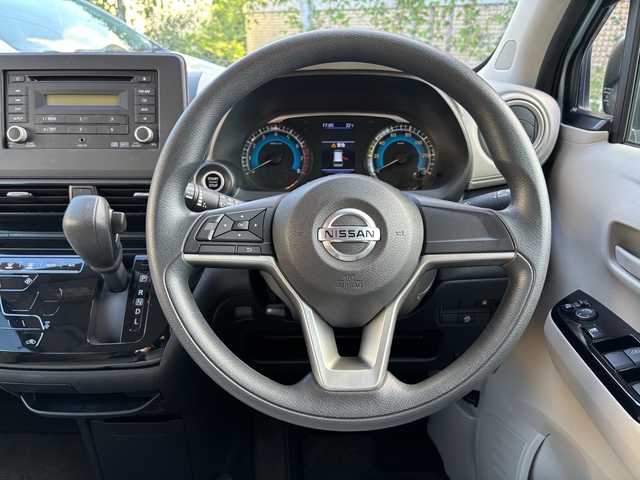 日産 デイズ X 福岡県 2020(令2)年 1.8万km ダークグレーM オーディション（AM/FM/CD/AUX）/アイドリングストップ/コーナーセンサー/アラウンドビューバックモニター/オートライト/純正アルミホイール/プッシュスタート/スペアキー×１/電格ミラー/保証書/取扱説明書