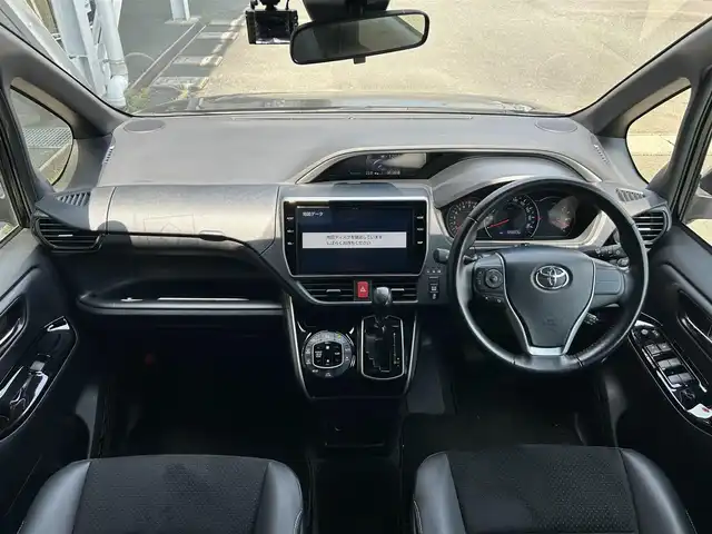 トヨタ ヴォクシー ZS 煌Ⅲ 鹿児島県 2021(令3)年 5.6万km ブラック トヨタセーフティセンス/純正１０型ＳＤナビ/フルセグＴＶ/ＤＶＤ再/ＢＴオーディオ/前後ドラレコ/バックカメラ/ＥＴＣ/ＷＡＣ/ハーフレザー/両側電動スライドドア/ＰＫＳＢ/ＬＥＤヘッド/純正１６ＡＷ
