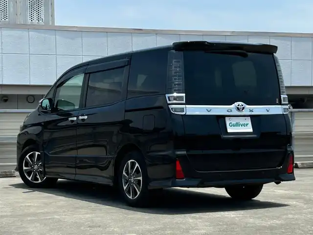 トヨタ ヴォクシー ZS 煌Ⅲ 鹿児島県 2021(令3)年 5.6万km ブラック トヨタセーフティセンス/純正１０型ＳＤナビ/フルセグＴＶ/ＤＶＤ再/ＢＴオーディオ/前後ドラレコ/バックカメラ/ＥＴＣ/ＷＡＣ/ハーフレザー/両側電動スライドドア/ＰＫＳＢ/ＬＥＤヘッド/純正１６ＡＷ