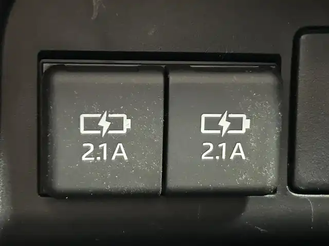トヨタ ヴォクシー ZS 煌Ⅲ 鹿児島県 2021(令3)年 5.6万km ブラック トヨタセーフティセンス/純正１０型ＳＤナビ/フルセグＴＶ/ＤＶＤ再/ＢＴオーディオ/前後ドラレコ/バックカメラ/ＥＴＣ/ＷＡＣ/ハーフレザー/両側電動スライドドア/ＰＫＳＢ/ＬＥＤヘッド/純正１６ＡＷ