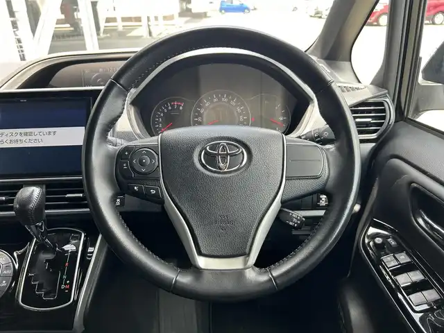 トヨタ ヴォクシー ZS 煌Ⅲ 鹿児島県 2021(令3)年 5.6万km ブラック トヨタセーフティセンス/純正１０型ＳＤナビ/フルセグＴＶ/ＤＶＤ再/ＢＴオーディオ/前後ドラレコ/バックカメラ/ＥＴＣ/ＷＡＣ/ハーフレザー/両側電動スライドドア/ＰＫＳＢ/ＬＥＤヘッド/純正１６ＡＷ