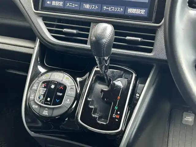 トヨタ ヴォクシー ZS 煌Ⅲ 鹿児島県 2021(令3)年 5.6万km ブラック トヨタセーフティセンス/純正１０型ＳＤナビ/フルセグＴＶ/ＤＶＤ再/ＢＴオーディオ/前後ドラレコ/バックカメラ/ＥＴＣ/ＷＡＣ/ハーフレザー/両側電動スライドドア/ＰＫＳＢ/ＬＥＤヘッド/純正１６ＡＷ