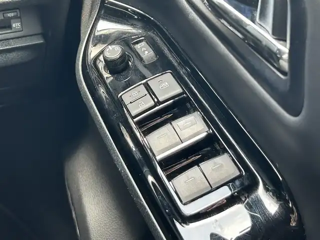トヨタ ヴォクシー ZS 煌Ⅲ 鹿児島県 2021(令3)年 5.6万km ブラック トヨタセーフティセンス/純正１０型ＳＤナビ/フルセグＴＶ/ＤＶＤ再/ＢＴオーディオ/前後ドラレコ/バックカメラ/ＥＴＣ/ＷＡＣ/ハーフレザー/両側電動スライドドア/ＰＫＳＢ/ＬＥＤヘッド/純正１６ＡＷ