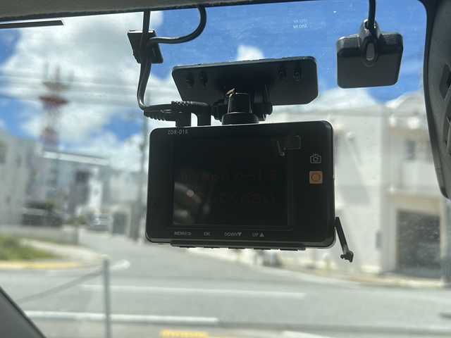 スズキ アルト L 沖縄県 2020(令2)年 4.8万km スペリアホワイト 禁煙車　/社外ナビ　ワンセグＴＶ　Ｂｌｕｅｔｏｏｔｈ　/バックカメラ　/前後ドライブレコーダー　/スズキセーフティサポート　/Ｄ席シートヒーター　/ビルトインＥＴＣ　/リアパーキングセンサー/横滑り防止装置　/キーレス