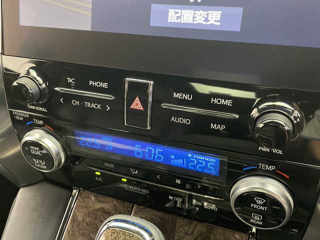 トヨタ アルファードハイブリット エグゼクティブ ラウンジ S 千葉県 2022(令4)年 3.6万km 黒 トヨタセーフティーセンス/・プリクラッシュセーフティ/・レーントレーシングアシスト/・車線維持支援機能/・車線逸脱警報機能/・車線逸脱抑制機能/・ふらつき警報機能/・レーダークルーズコントロール/・ロードサインアシスト/・ブラインドスポットモニター/・インテリジェントクリアランスソナー/・デジタルインナーミラー/・パノラミックビューモニター/・インテリジェントパーキングアシスト/ツインムーンルーフ/両側パワースライドドア/モデリスタエアロ/純正メモリナビ/・CD DVD BT HDMI USB TV リアエンターテイメント/JBLプレミアムサウンド/フリップダウンモニター/ビルトインETC2.0/100V充電/電動リアゲート/電動パーキングブレーキ/オートホールドスイッチ/3眼LEDライト/シーケンシャルウィンカー/フォグランプ/ドアバイザー/純正17インチアルミホイール/純正フロアマット/本革シート/シートヒーター/シートクーラー/メモリ式パワーシート/オットマン/プッシュスタート/スマートキー/禁煙車