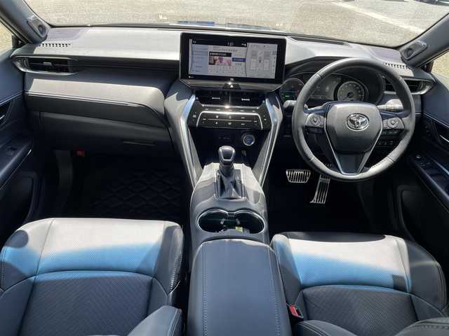 トヨタ ハリアー ハイブリッド Z レザーパッケージ 熊本県 2021(令3)年 2.5万km プレシャスブラックパール ワンオーナー車/保証書・取説有り/純正12.3インチコネクティッドナビ/・BT/USB/フルセグ/全方位カメラ/JBLサウンド/ビルトインETC2.0/GRスポーツフルエアロ/黒革シート/・エアーシート/・シートヒーター/パワーバックドア/デジタルインナーミラー/前後ドラレコ/4本出しマフラー/置くだけ充電/ヘッドアップディスプレイ/ステアリングヒーター/トヨタセーフティセンス/・プリクラッシュセーフティ/・レーントレーシングアシスト/・レーンディパーチャーアラート/・レーダークルーズコントロール/・アダクティブハイビーム/・ロードサインアシスト/・ドライバー異常時対応システム/・プロアクティブドライビングアシスト/マット/バイザー/スマートキー