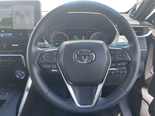 トヨタ ハリアー ハイブリッド Z レザーパッケージ 熊本県 2021(令3)年 2.5万km プレシャスブラックパール ワンオーナー車/保証書・取説有り/純正12.3インチコネクティッドナビ/・BT/USB/フルセグ/全方位カメラ/JBLサウンド/ビルトインETC2.0/GRスポーツフルエアロ/黒革シート/・エアーシート/・シートヒーター/パワーバックドア/デジタルインナーミラー/前後ドラレコ/4本出しマフラー/置くだけ充電/ヘッドアップディスプレイ/ステアリングヒーター/トヨタセーフティセンス/・プリクラッシュセーフティ/・レーントレーシングアシスト/・レーンディパーチャーアラート/・レーダークルーズコントロール/・アダクティブハイビーム/・ロードサインアシスト/・ドライバー異常時対応システム/・プロアクティブドライビングアシスト/マット/バイザー/スマートキー