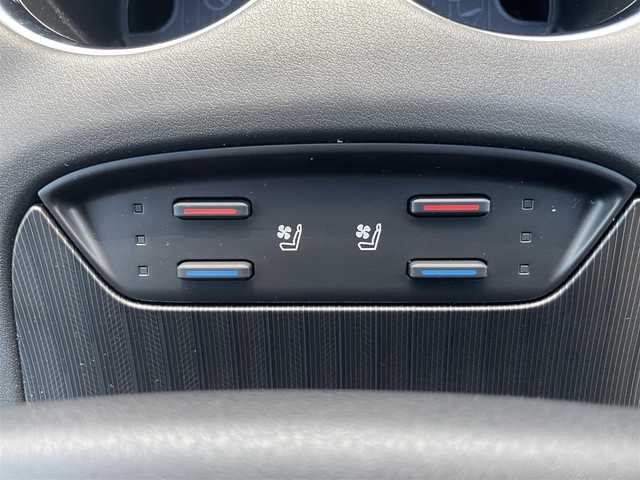 トヨタ ハリアー ハイブリッド Z レザーパッケージ 熊本県 2021(令3)年 2.5万km プレシャスブラックパール ワンオーナー車/保証書・取説有り/純正12.3インチコネクティッドナビ/・BT/USB/フルセグ/全方位カメラ/JBLサウンド/ビルトインETC2.0/GRスポーツフルエアロ/黒革シート/・エアーシート/・シートヒーター/パワーバックドア/デジタルインナーミラー/前後ドラレコ/4本出しマフラー/置くだけ充電/ヘッドアップディスプレイ/ステアリングヒーター/トヨタセーフティセンス/・プリクラッシュセーフティ/・レーントレーシングアシスト/・レーンディパーチャーアラート/・レーダークルーズコントロール/・アダクティブハイビーム/・ロードサインアシスト/・ドライバー異常時対応システム/・プロアクティブドライビングアシスト/マット/バイザー/スマートキー