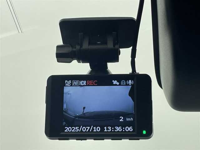 トヨタ ハイラックス Z 熊本県 2022(令4)年 3.8万km アティチュードブラックマイカ ワンオーナー　/社外ナビ（ＣＤ・ＤＶＤ・フルセグ・ＢＴ・ＳＤ・ｉｐｏｄ）/バックカメラ　/社外前方ドライブレコーダー　/ＥＴＣ　/前後クリアランスソナー　/トヨタセーフティーセンス/・レーダークルーズコントロール/・プリクラッシュセーフティ/・レーンディパーチャーアラート/・ロードサインアシスト/・先行車発進お知らせ機能/横滑り防止/アイドリングストップ/GIギアトノカバー・ロールカバー・Fグリル/ジャオスインナーフェンダー/ダウンヒルアシスト/リアデフロック/社外フロアマット/社外１７インチAW/オートライト/LEDヘッドライト/フォグライト/スマートキー/プッシュスタート/スペアキー1本/保証書