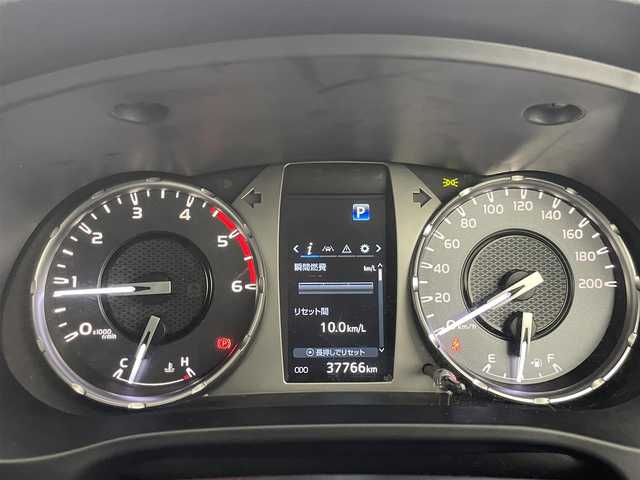 トヨタ ハイラックス Z 熊本県 2022(令4)年 3.8万km アティチュードブラックマイカ ワンオーナー　/社外ナビ（ＣＤ・ＤＶＤ・フルセグ・ＢＴ・ＳＤ・ｉｐｏｄ）/バックカメラ　/社外前方ドライブレコーダー　/ＥＴＣ　/前後クリアランスソナー　/トヨタセーフティーセンス/・レーダークルーズコントロール/・プリクラッシュセーフティ/・レーンディパーチャーアラート/・ロードサインアシスト/・先行車発進お知らせ機能/横滑り防止/アイドリングストップ/GIギアトノカバー・ロールカバー・Fグリル/ジャオスインナーフェンダー/ダウンヒルアシスト/リアデフロック/社外フロアマット/社外１７インチAW/オートライト/LEDヘッドライト/フォグライト/スマートキー/プッシュスタート/スペアキー1本/保証書