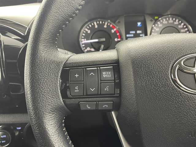トヨタ ハイラックス Z 熊本県 2022(令4)年 3.8万km アティチュードブラックマイカ ワンオーナー　/社外ナビ（ＣＤ・ＤＶＤ・フルセグ・ＢＴ・ＳＤ・ｉｐｏｄ）/バックカメラ　/社外前方ドライブレコーダー　/ＥＴＣ　/前後クリアランスソナー　/トヨタセーフティーセンス/・レーダークルーズコントロール/・プリクラッシュセーフティ/・レーンディパーチャーアラート/・ロードサインアシスト/・先行車発進お知らせ機能/横滑り防止/アイドリングストップ/GIギアトノカバー・ロールカバー・Fグリル/ジャオスインナーフェンダー/ダウンヒルアシスト/リアデフロック/社外フロアマット/社外１７インチAW/オートライト/LEDヘッドライト/フォグライト/スマートキー/プッシュスタート/スペアキー1本/保証書