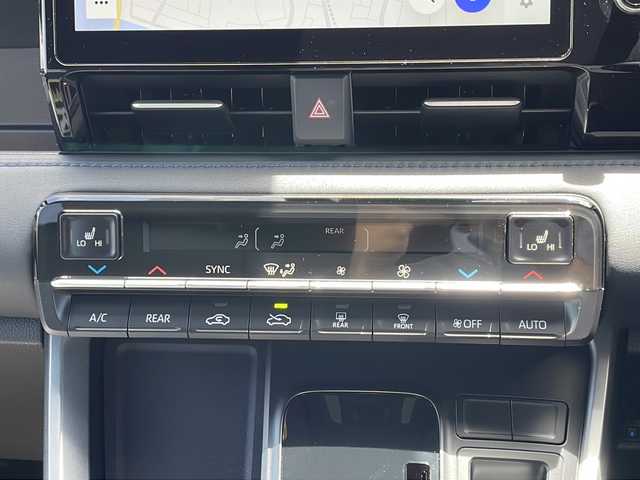 トヨタ ヴォクシー ハイブリッド S－Z 山口県 2024(令6)年 0.1万km未満 アティチュードブラックマイカ 純正１０．５型ディスプレイオーディオ（Apple CarPlay、Android Auto）/Bluetooth/両側パワースライドドア/前席シートヒーター/ハーフレザーシート/ETC２，０/バックドアイージークローザー/LEDヘッドライト/トヨタセーフティーセンス/・プリクラッシュセーフティ/・レーントレーシングアシスト/・レーンディパーチャーアラート/・レーダークルーズコントロール/・アダプティブハイビームシステム／オートマチックハイビーム/・ロードサインアシスト/・ドライバー異常時対応システム/・プロアクティブドライビングアシスト/・発進遅れ告知機能/・緊急時操舵支援（アクティブ操舵機能付）/・フロントクロストラフィックアラート/・レーンチェンジアシスト/純正１７インチアルミホイール
