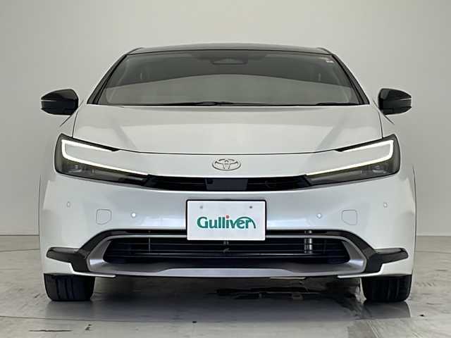 トヨタ プリウス Z 愛知県 2023(令5)年 2.5万km プラチナホワイトパールマイカ 衝突被害軽減ブレーキ/純正ディスプレイオーディオナビ（あり）/全方位カメラ/ガラスルーフ/レーダークルーズコントロール/シートヒーター/エアーシート/フルセグTV/Bluetooth/バックカメラ/電動リアゲート/コーナーセンサー/純正アルミホイール/ETC2.0/ブラインドスポットモニター/LEDヘッドライト/ステアリングヒーター/インテリジェントミラー/パワーシート/オートマチックハイビーム/置くだけ充電器/ドライブレコーダー/ステアリングスイッチ/スマートキー/プッシュスタート