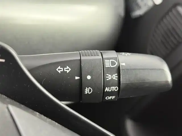 スズキ スペーシア ギア HYBRID XZターボ 愛知県 2019(令1)年 6.5万km ツールグリーンパールメタリック/ガンメタリック2トーンルーフ 純正8型ナビ（フルセグ、CD、DVD、Bluetooth）/ETC/Bカメラ/両側パワスラドア/衝突軽減ブレーキ/レーンキープアシスト/HUD/シートヒーター（D+N)/ドラレコ前方/パドルシフト/LEDヘッドライト/フォグライト/ルーフレール/オートライト/純正フロアマット/スマートキー/横滑り防止装置