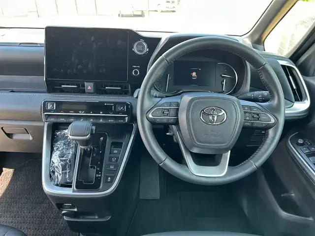トヨタ ノア S－Z 大阪府 2022(令4)年 1.9万km ホワイトパールクリスタルシャイン モデリスタエアロ/快適利便パッケージ/  ・両側パワースライドドア/  ・電動リアゲート/  ・全席シートヒーター/  ・ナノイーX/  ・オットマン/純正１０．５インチナビ　/   フルセグTV/Bluetooth/USB/CD/DVDデッキ　/バックモニター　/１４インチ後席モニター　/衝突軽減ブレーキ/クリアランスソナー　/レーダークルーズコントロール/レーンキープアシスト　　/前方ドライブレコーダー　/純正17インチアルミホイール/純正フロアマット/プッシュスタート/スマートキー　/ビルトインＥＴＣ2.0　/ＬＥＤ