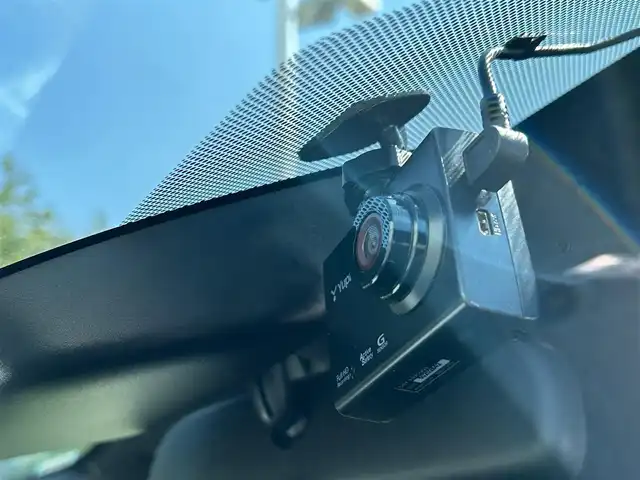 トヨタ ノア S－Z 大阪府 2022(令4)年 1.9万km ホワイトパールクリスタルシャイン モデリスタエアロ/快適利便パッケージ/  ・両側パワースライドドア/  ・電動リアゲート/  ・全席シートヒーター/  ・ナノイーX/  ・オットマン/純正１０．５インチナビ　/   フルセグTV/Bluetooth/USB/CD/DVDデッキ　/バックモニター　/１４インチ後席モニター　/衝突軽減ブレーキ/クリアランスソナー　/レーダークルーズコントロール/レーンキープアシスト　　/前方ドライブレコーダー　/純正17インチアルミホイール/純正フロアマット/プッシュスタート/スマートキー　/ビルトインＥＴＣ2.0　/ＬＥＤ
