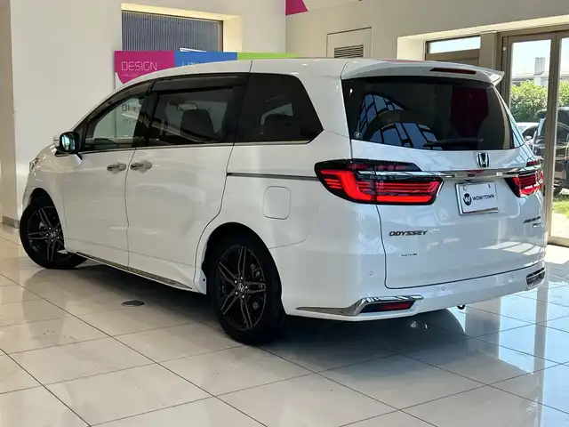 ホンダ オデッセイ ハイブリッド e:HEVアブソルート EX 埼玉県 2021(令3)年 5.9万km プラチナホワイトパール ホンダセンシング/純正10インチメモリナビ/　CD/DVD/BT/フルセグ/両側パワースライドドア/アラウンドビューモニター/レーダークルーズコントロール/LEDオートライト/ハーフレザーシート/シートヒーター/純正18インチアルミホイール/ステアリングスイッチ/USBポート/ビルトインETC2.0