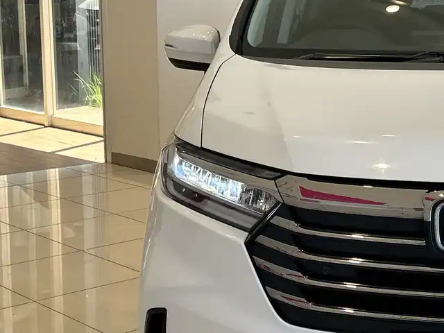 ホンダ オデッセイ ハイブリッド e:HEVアブソルート EX 埼玉県 2021(令3)年 5.9万km プラチナホワイトパール ホンダセンシング/純正10インチメモリナビ/　CD/DVD/BT/フルセグ/両側パワースライドドア/アラウンドビューモニター/レーダークルーズコントロール/LEDオートライト/ハーフレザーシート/シートヒーター/純正18インチアルミホイール/ステアリングスイッチ/USBポート/ビルトインETC2.0
