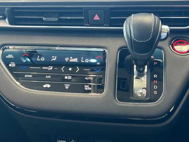 ホンダ オデッセイ ハイブリッド e:HEVアブソルート EX 神奈川県 2021(令3)年 5.9万km プラチナホワイトパール ホンダセンシング/純正10インチメモリナビ/　CD/DVD/BT/フルセグ/両側パワースライドドア/アラウンドビューモニター/レーダークルーズコントロール/LEDオートライト/ハーフレザーシート/シートヒーター/純正18インチアルミホイール/ステアリングスイッチ/USBポート/ビルトインETC2.0