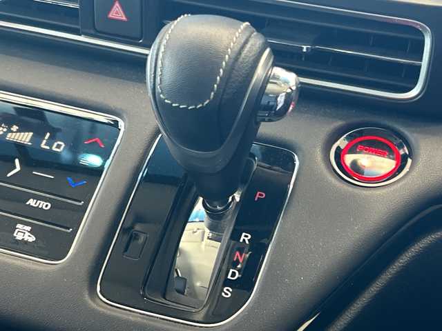 ホンダ オデッセイ ハイブリッド e:HEVアブソルート EX 神奈川県 2021(令3)年 5.9万km プラチナホワイトパール ホンダセンシング/純正10インチメモリナビ/　CD/DVD/BT/フルセグ/両側パワースライドドア/アラウンドビューモニター/レーダークルーズコントロール/LEDオートライト/ハーフレザーシート/シートヒーター/純正18インチアルミホイール/ステアリングスイッチ/USBポート/ビルトインETC2.0