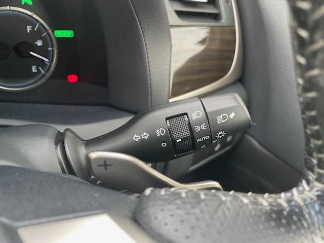 レクサス ＧＳ 300h Fスポーツ 福岡県 2016(平28)年 6.3万km ホワイトノーヴァガラスフレーク メーカーオプション/・ムーンルーフ/・ブラインドスポットモニター/・クリアランスソナー/・カラーヘッドアップディスプレイ/・パワートランクリッド/・3眼LEDヘッドランプ/・ヘッドランプクリーナー/・アダプティブハイビームシステム/セーフティシステムプラス/・プリクラッシュセーフティシステム/・レーンキーピングアシスト/・オートマチックハイビーム/・レーダークルーズコントロール/純正SDナビ/フルセグTV/【CD/DVD/BD/SD/Bluetooth/USB】/バックカメラ/ビルトインETC2.0/パドルシフト/レザーシート/D/N席パワーシート/D/N席シートベンチレーション/D/N席シートヒーター/ステアリングヒーター/フロント235/40R19インチ純正AW/リア265/35R19インチ純正AW/プッシュスタート/スマートキー/スペアキー/フロアマット