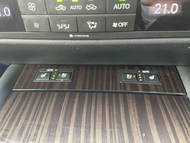 レクサス ＧＳ 300h Fスポーツ 福岡県 2016(平28)年 6.3万km ホワイトノーヴァガラスフレーク メーカーオプション/・ムーンルーフ/・ブラインドスポットモニター/・クリアランスソナー/・カラーヘッドアップディスプレイ/・パワートランクリッド/・3眼LEDヘッドランプ/・ヘッドランプクリーナー/・アダプティブハイビームシステム/セーフティシステムプラス/・プリクラッシュセーフティシステム/・レーンキーピングアシスト/・オートマチックハイビーム/・レーダークルーズコントロール/純正SDナビ/フルセグTV/【CD/DVD/BD/SD/Bluetooth/USB】/バックカメラ/ビルトインETC2.0/パドルシフト/レザーシート/D/N席パワーシート/D/N席シートベンチレーション/D/N席シートヒーター/ステアリングヒーター/フロント235/40R19インチ純正AW/リア265/35R19インチ純正AW/プッシュスタート/スマートキー/スペアキー/フロアマット