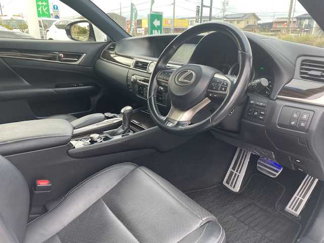 レクサス ＧＳ 300h Fスポーツ 福岡県 2016(平28)年 6.3万km ホワイトノーヴァガラスフレーク メーカーオプション/・ムーンルーフ/・ブラインドスポットモニター/・クリアランスソナー/・カラーヘッドアップディスプレイ/・パワートランクリッド/・3眼LEDヘッドランプ/・ヘッドランプクリーナー/・アダプティブハイビームシステム/セーフティシステムプラス/・プリクラッシュセーフティシステム/・レーンキーピングアシスト/・オートマチックハイビーム/・レーダークルーズコントロール/純正SDナビ/フルセグTV/【CD/DVD/BD/SD/Bluetooth/USB】/バックカメラ/ビルトインETC2.0/パドルシフト/レザーシート/D/N席パワーシート/D/N席シートベンチレーション/D/N席シートヒーター/ステアリングヒーター/フロント235/40R19インチ純正AW/リア265/35R19インチ純正AW/プッシュスタート/スマートキー/スペアキー/フロアマット