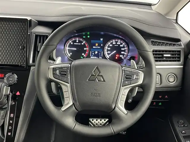 三菱 デリカＤ：５ シャモニー 埼玉県 2025(令7)年 0.1千km グラファイトグレーメタリック/ブラックマイカ 登録済未使用車/4WD/全周囲モニター/e-ASSIST/　衝突軽減ブレーキ/　レーンキープアシスト/　レーダクルーズコントロール/　ブラインドスポットモニター/　ヒルスタートアシスト/　誤発進抑制機能/　オートハイビーム/デジタルインナーミラー/両側パワースライドドア/パワーバックドア/シートヒーター/ステアリングヒーター/パドルシフト/ハーフレザーシート/シートヒーター/AC１００V/LEDオートライト