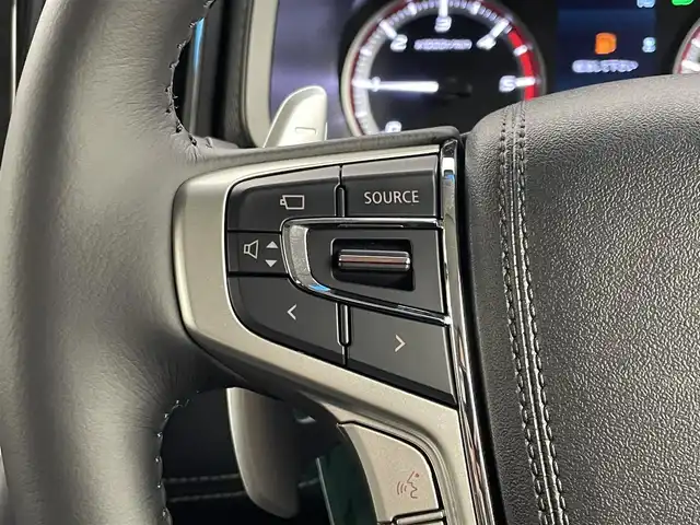 三菱 デリカＤ：５ シャモニー 埼玉県 2025(令7)年 0.1千km グラファイトグレーメタリック/ブラックマイカ 登録済未使用車/4WD/全周囲モニター/e-ASSIST/　衝突軽減ブレーキ/　レーンキープアシスト/　レーダクルーズコントロール/　ブラインドスポットモニター/　ヒルスタートアシスト/　誤発進抑制機能/　オートハイビーム/デジタルインナーミラー/両側パワースライドドア/パワーバックドア/シートヒーター/ステアリングヒーター/パドルシフト/ハーフレザーシート/シートヒーター/AC１００V/LEDオートライト