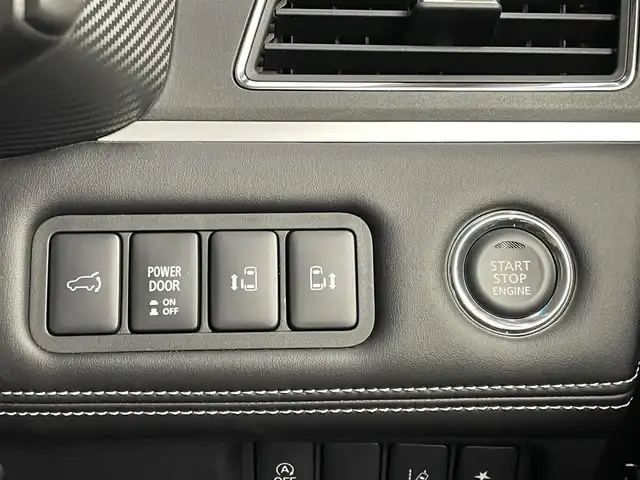 三菱 デリカＤ：５ シャモニー 埼玉県 2025(令7)年 0.1千km グラファイトグレーメタリック/ブラックマイカ 登録済未使用車/4WD/全周囲モニター/e-ASSIST/　衝突軽減ブレーキ/　レーンキープアシスト/　レーダクルーズコントロール/　ブラインドスポットモニター/　ヒルスタートアシスト/　誤発進抑制機能/　オートハイビーム/デジタルインナーミラー/両側パワースライドドア/パワーバックドア/シートヒーター/ステアリングヒーター/パドルシフト/ハーフレザーシート/シートヒーター/AC１００V/LEDオートライト