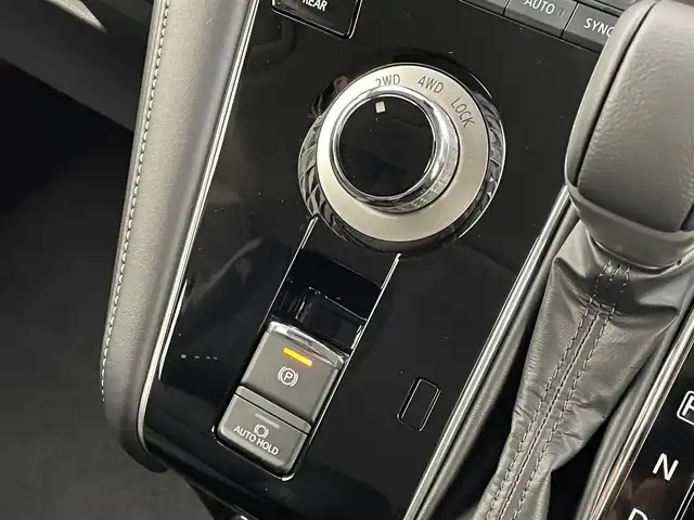 三菱 デリカＤ：５ シャモニー 埼玉県 2025(令7)年 0.1千km グラファイトグレーメタリック/ブラックマイカ 登録済未使用車/4WD/全周囲モニター/e-ASSIST/　衝突軽減ブレーキ/　レーンキープアシスト/　レーダクルーズコントロール/　ブラインドスポットモニター/　ヒルスタートアシスト/　誤発進抑制機能/　オートハイビーム/デジタルインナーミラー/両側パワースライドドア/パワーバックドア/シートヒーター/ステアリングヒーター/パドルシフト/ハーフレザーシート/シートヒーター/AC１００V/LEDオートライト