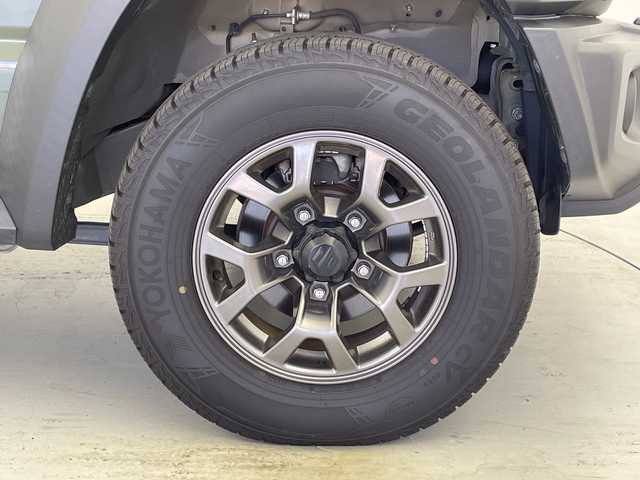 スズキ ジムニー シエラ JC 愛知県 2020(令2)年 4万km ジャングルグリーン 4WD/純正ナビ（CN-RZ853）/・Ｂｌｕｅｔｏｏｔｈ接続/・フルセグ/・ＵＳＢ入力/・ＣＤ／ＤＶＤ/ETC/クルーズコントロール/デュアルセンサーブレーキサポート/レーンキープアシスト/前席シートヒーター/ＬＥＤオートハイビーム/フォグランプ/ダウンヒルアシストコントロール/純正フロアマット/純正アルミホイール
