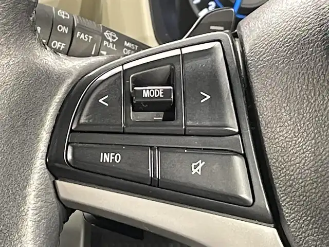 スズキ クロスビー HYBRID MZ 愛知県 2018(平30)年 7万km スーパーブラックパール 3トーンコーディネート 純正8インチナビ/（Bluetooth/AM/FM/フルセグTV）/衝突軽減ブレーキ/アラウンドビューモニター/ビルトインETC/シートヒーター/ＬＥＤヘッドライト/クルーズコントロール/レーンキープアシスト/パーキングアシスト/プッシュスタート/スマートキー/純正フロアマット/純正16インチＡＷ