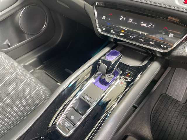 ホンダ ヴェゼル ハイブリッド Z 愛知県 2015(平27)年 4.1万km クリスタルブラックパール 純正ナビ/クルーズコントロール/シートヒーター/バックカメラ/純正アルミホイール/LEDヘッドライト/パドルシフト/オートライト/ドライブレコーダー/ETC/ステアリングスイッチ/スマートキー/プッシュスタート